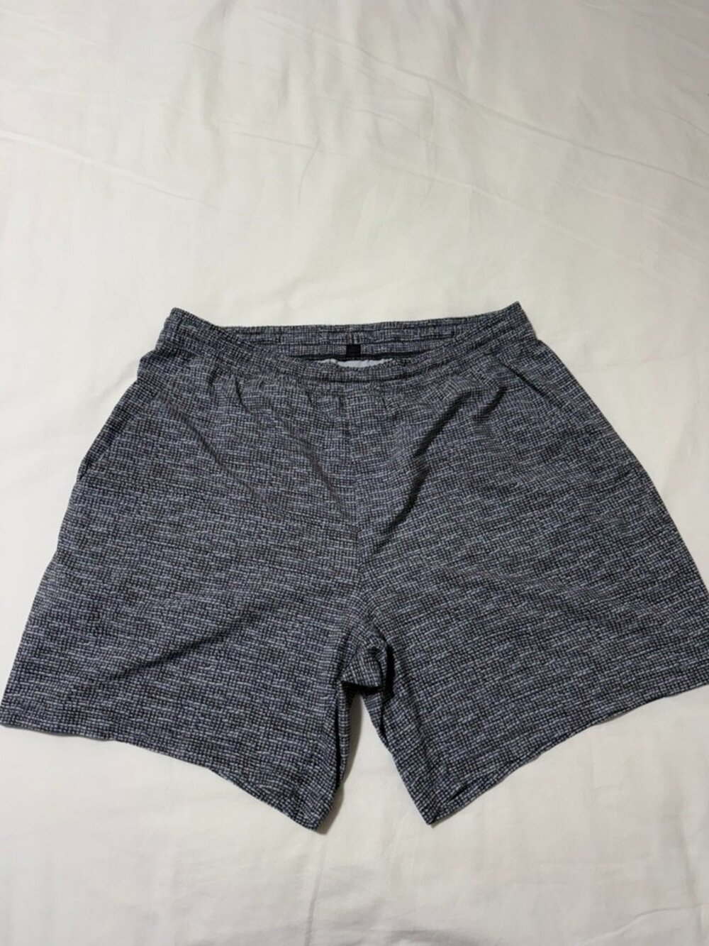 Lululemon Pace Breaker Shorts Men’s XL White Black Gray Pattern